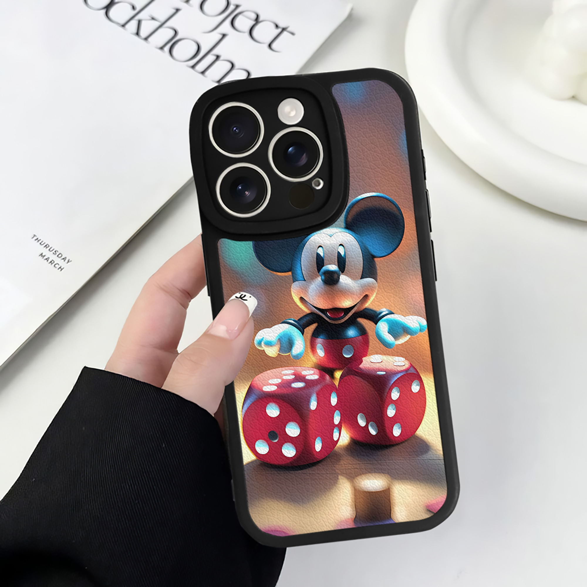 （画像用） ミッキーマウス Mickey Mouse 【iPhone 16シリーズ対応】シリコンスマホケース（レザー調） 材質：シリコン